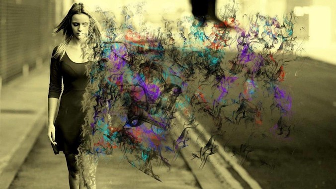 男朋友被***看上了，***要他陪一晚上给两万块，男朋友和我商量，想挣这个钱，缓解金融危机，该答应他吗？